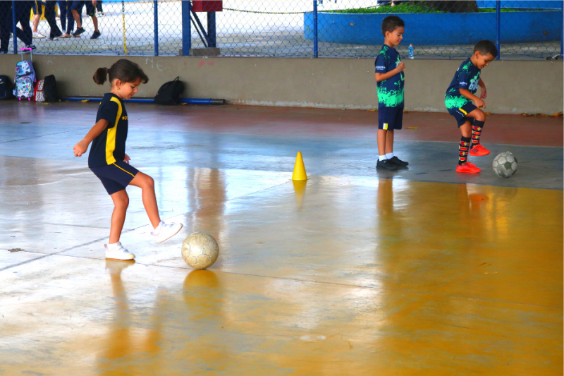 A importância da prática de esportes para crianças desde pequenos.