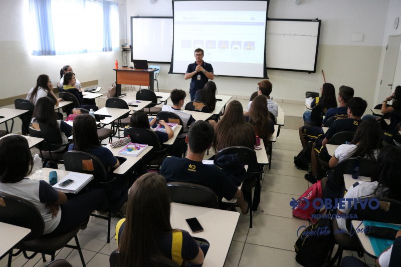 Alunos do Terceirão iniciam as aulas do curso Pré Vestibular no Colégio Objetivo Nova Odessa